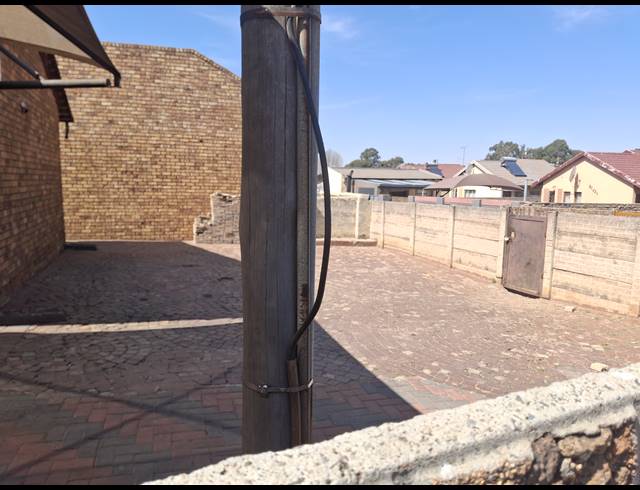 2 BEDROOM FREEHOLD FOR SALE IN DAVEYTON